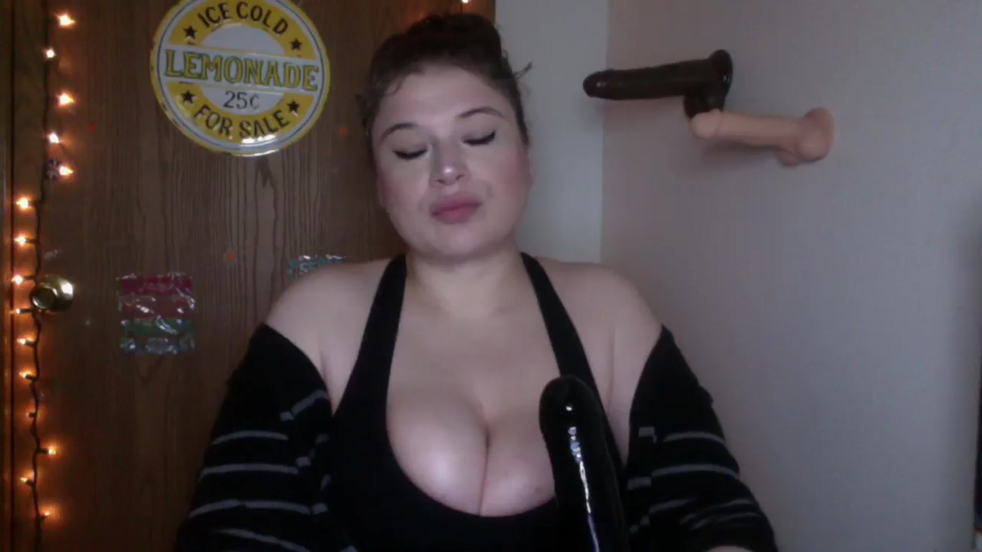 Gallery image thumbnail from Oephilia's myfreecams stream on, 08/25/2023, 16:27 image 3 of 20