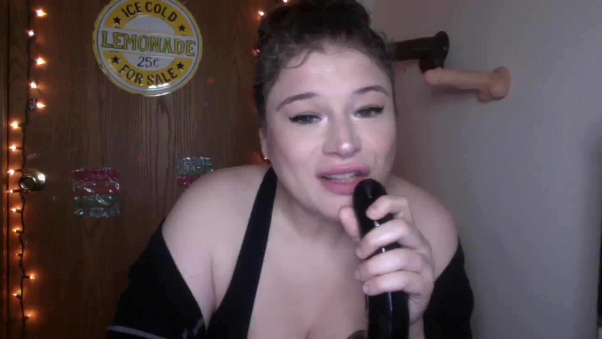 Gallery image thumbnail from Oephilia's myfreecams stream on, 08/25/2023, 16:27 image 12 of 20