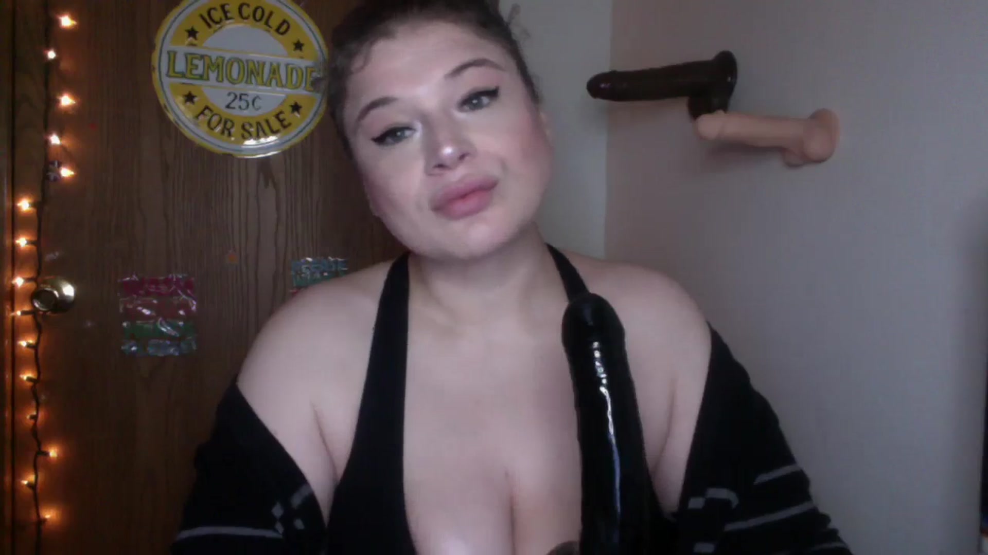 Gallery image thumbnail from Oephilia's myfreecams stream on, 08/25/2023, 16:27 image 11 of 20