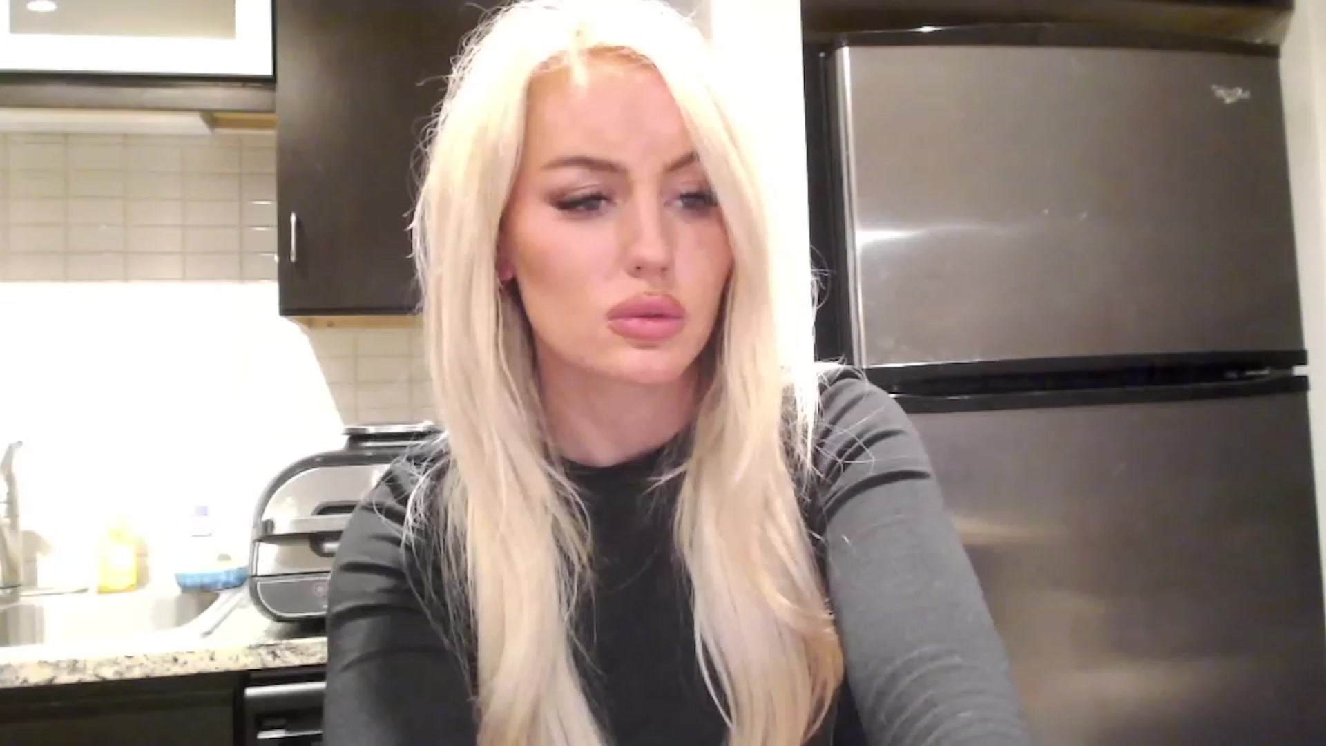 Gallery image thumbnail from Officialelsa's myfreecams stream on, 01/30/2023, 05:33 image 15 of 20