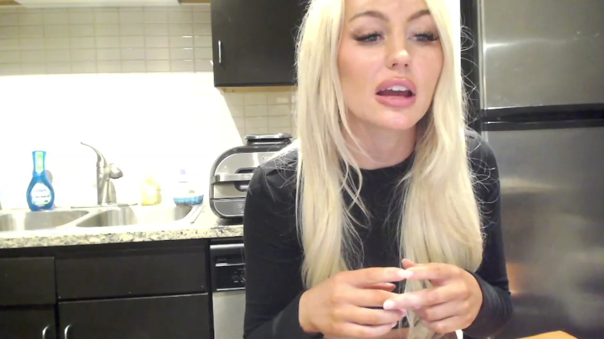 Gallery image thumbnail from Officialelsa's myfreecams stream on, 01/30/2023, 06:47 image 17 of 20
