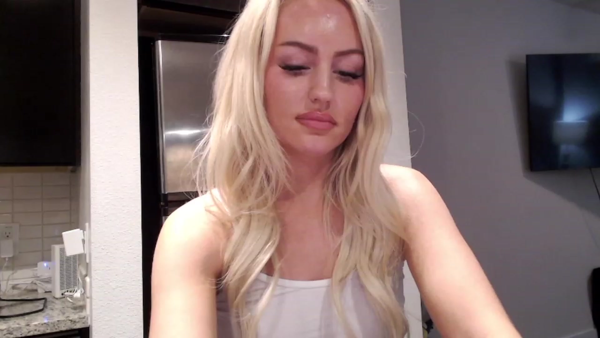 Gallery image thumbnail from Officialelsa's myfreecams stream on, 02/02/2023, 06:37 image 1 of 20