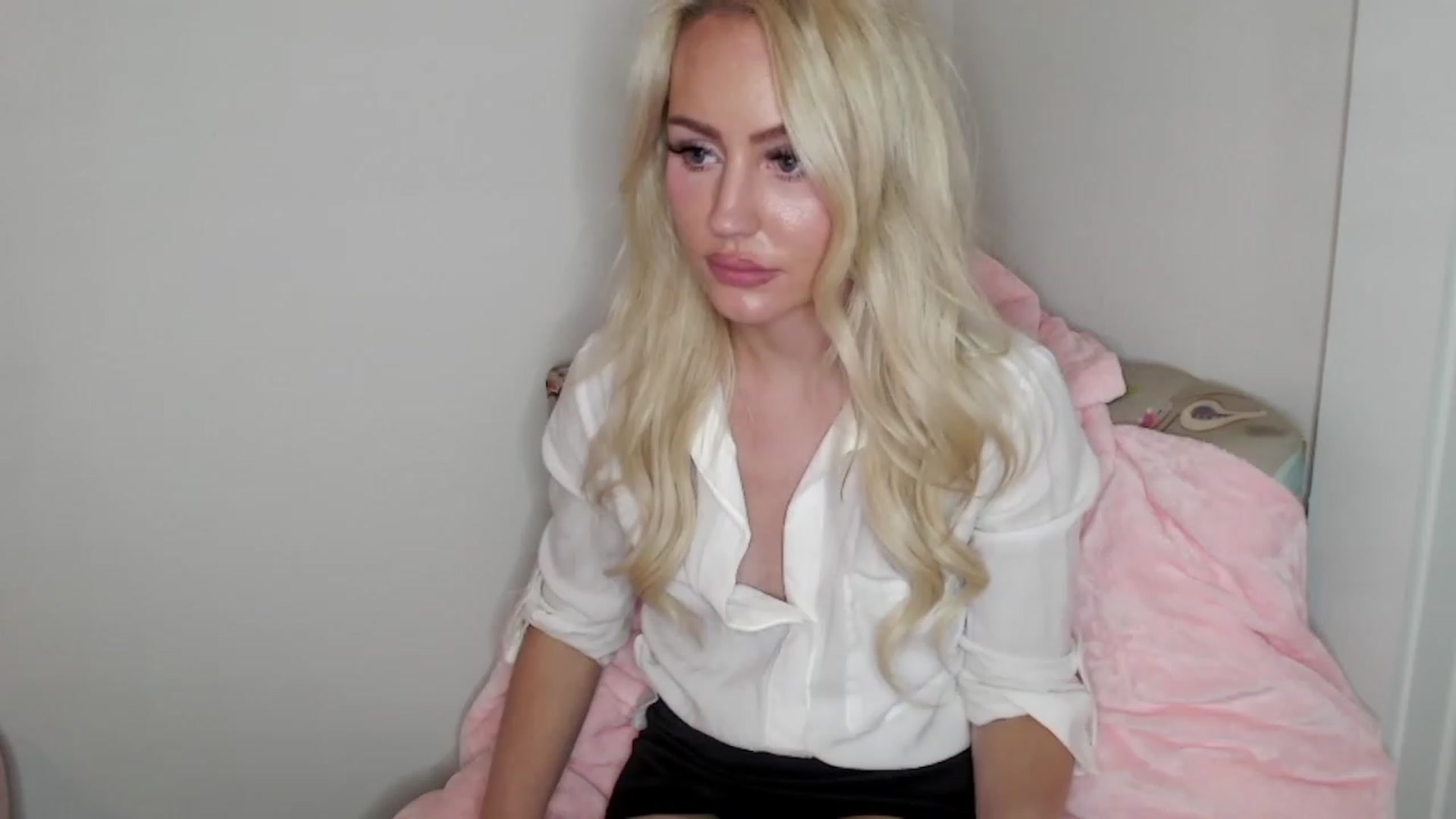 Gallery image thumbnail from Officialelsa's myfreecams stream on, 02/07/2023, 05:19 image 3 of 20