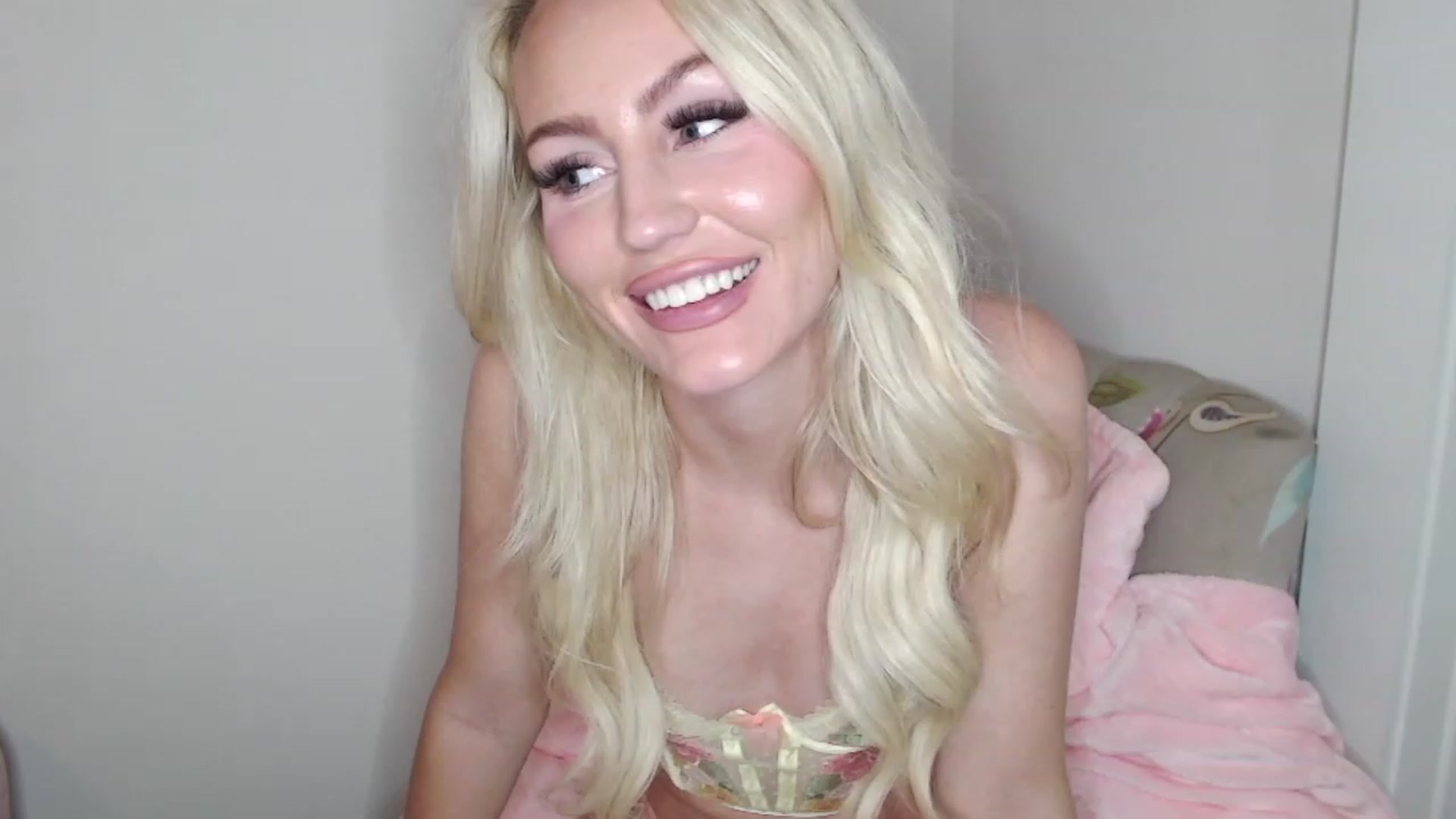 Gallery image thumbnail from Officialelsa's myfreecams stream on, 02/07/2023, 06:34 image 10 of 20