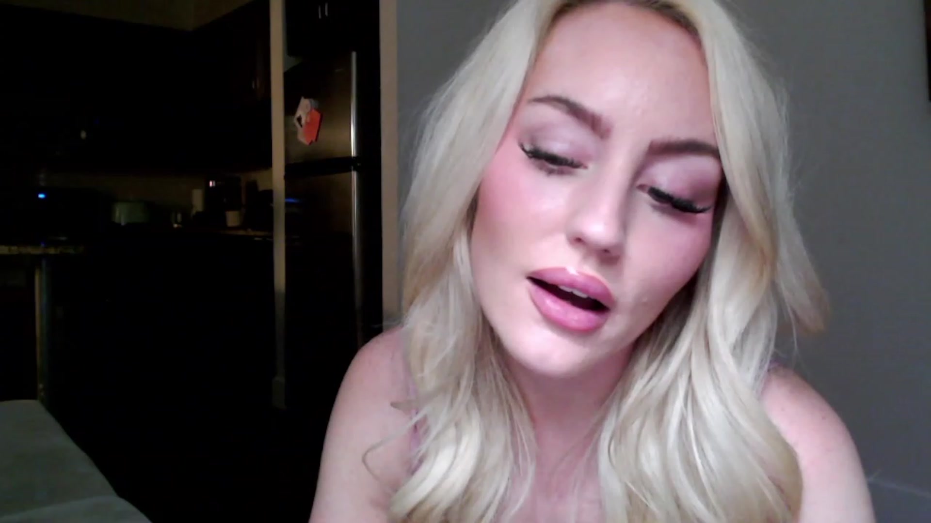 Gallery image thumbnail from Officialelsa's myfreecams stream on, 02/10/2023, 07:50 image 19 of 20
