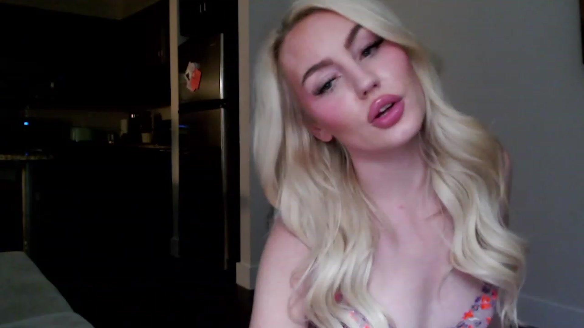 Gallery image thumbnail from Officialelsa's myfreecams stream on, 02/10/2023, 07:50 image 17 of 20