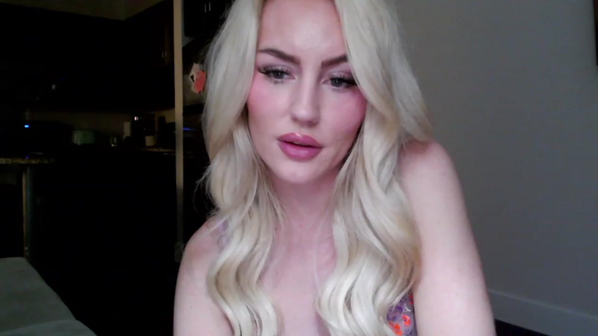 Gallery image thumbnail from Officialelsa's myfreecams stream on, 02/10/2023, 07:50 image 18 of 20