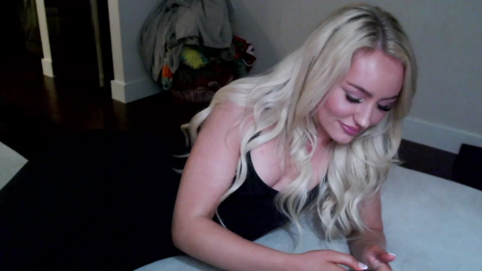 Gallery image thumbnail from Officialelsa's myfreecams stream on, 02/11/2023, 03:17 image 11 of 20