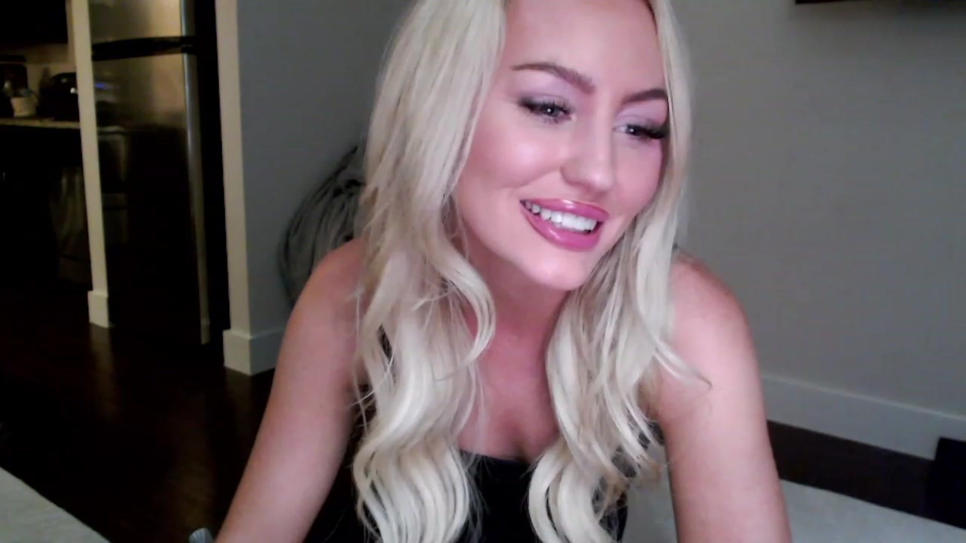 Gallery image thumbnail from Officialelsa's myfreecams stream on, 02/11/2023, 03:17 image 4 of 20
