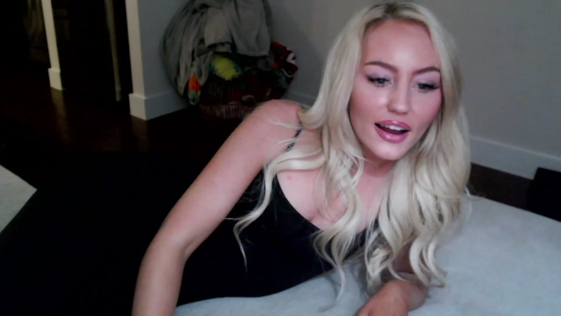 Gallery image thumbnail from Officialelsa's myfreecams stream on, 02/11/2023, 03:17 image 12 of 20