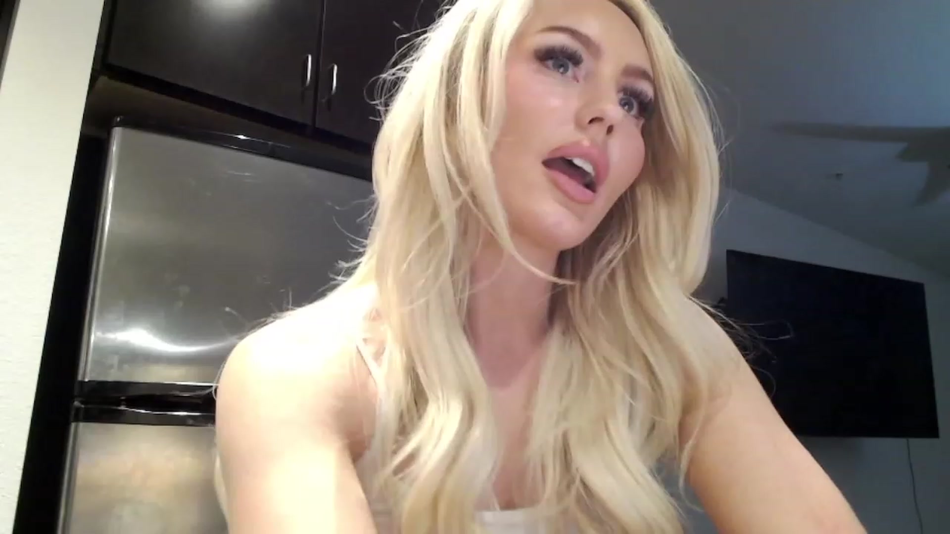 Gallery image thumbnail from Officialelsa's myfreecams stream on, 02/16/2023, 07:23 image 1 of 20
