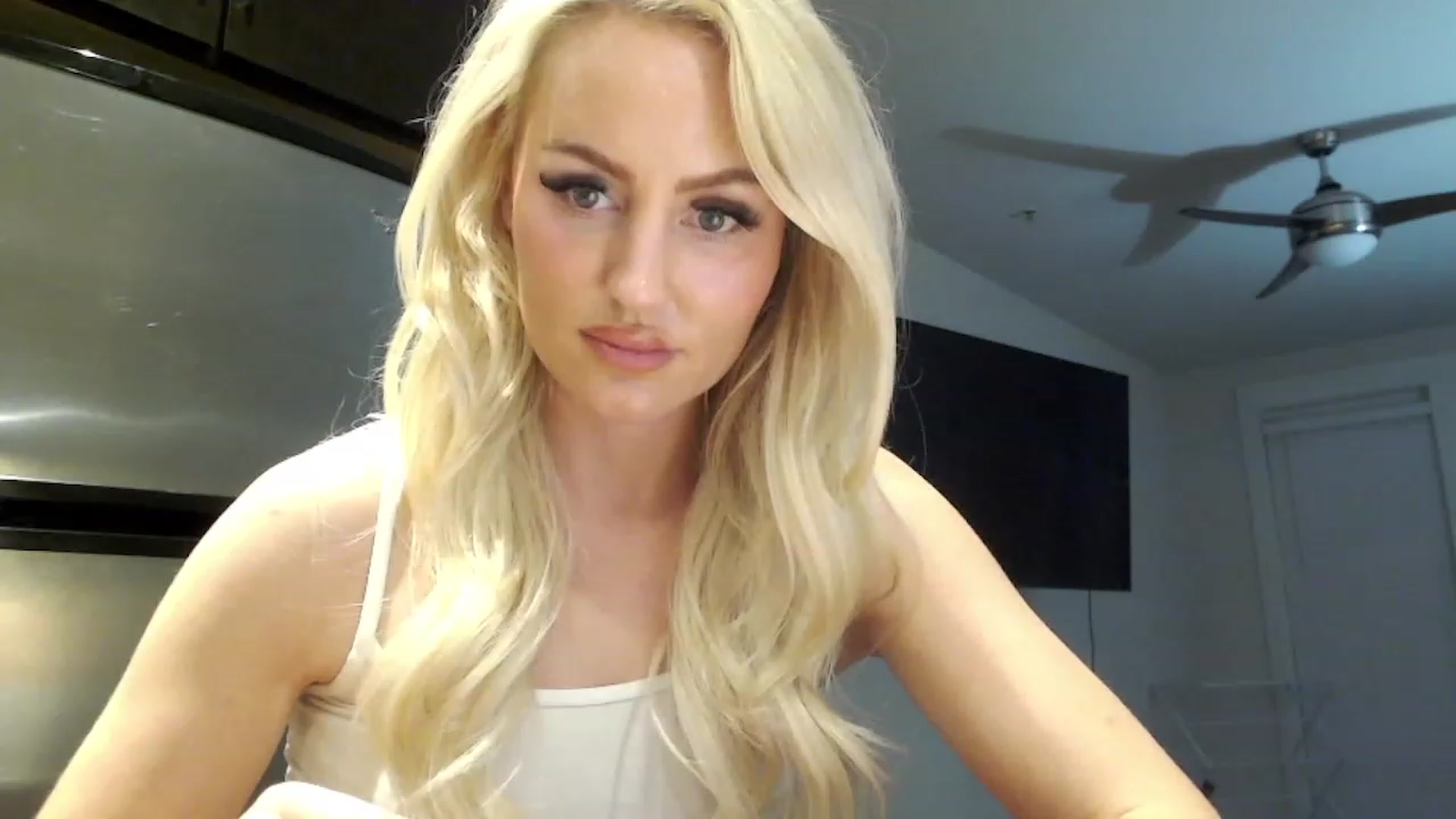 Gallery image thumbnail from Officialelsa's myfreecams stream on, 02/16/2023, 07:57 image 5 of 20