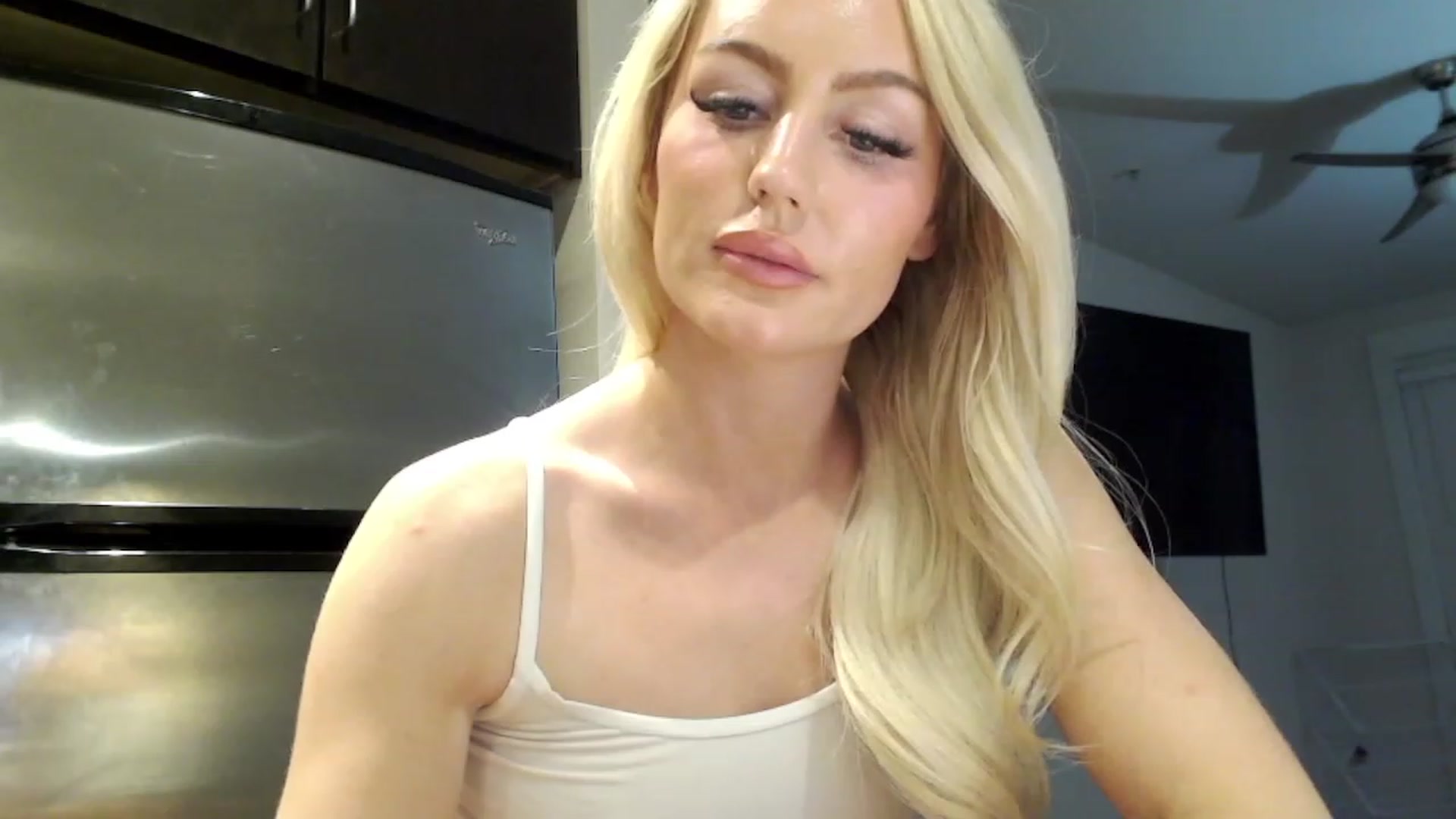 Gallery image thumbnail from Officialelsa's myfreecams stream on, 02/16/2023, 07:57 image 20 of 20