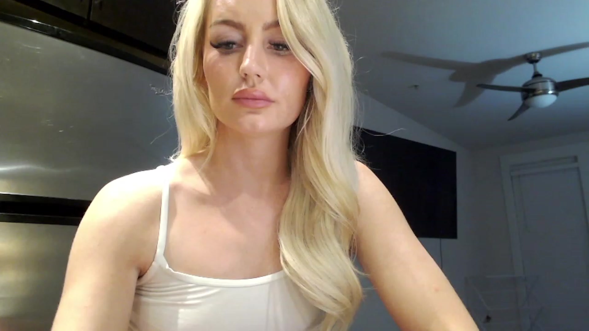 Gallery image thumbnail from Officialelsa's myfreecams stream on, 02/16/2023, 07:57 image 12 of 20