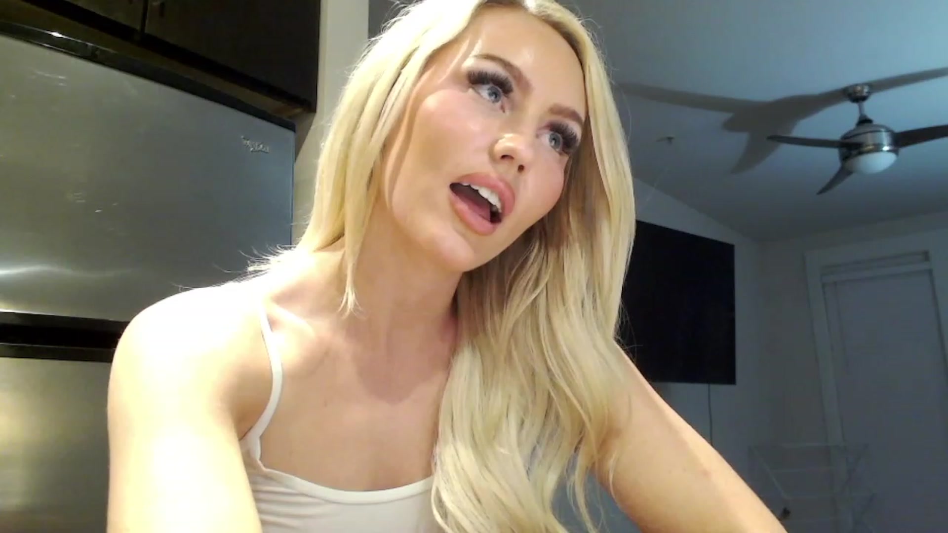 Gallery image thumbnail from Officialelsa's myfreecams stream on, 02/16/2023, 07:57 image 10 of 20