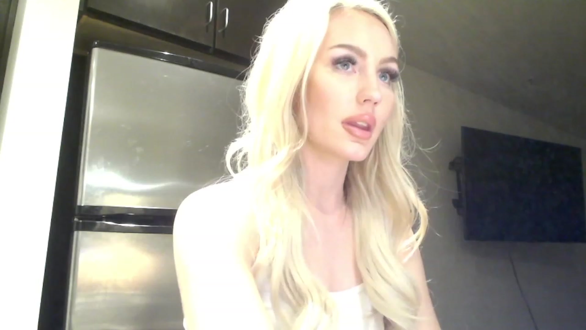 Gallery image thumbnail from Officialelsa's myfreecams stream on, 02/20/2023, 03:31 image 16 of 20