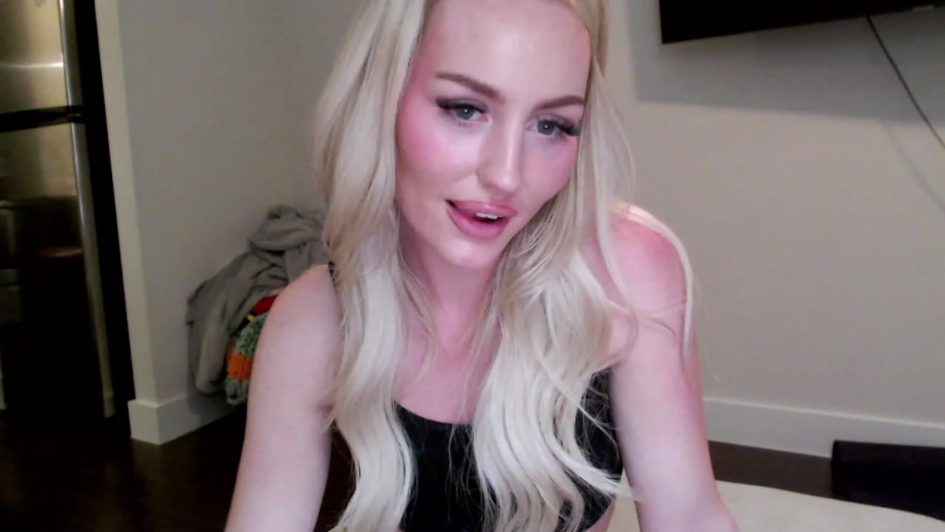 Gallery image thumbnail from Officialelsa's myfreecams stream on, 02/23/2023, 05:15 image 5 of 20