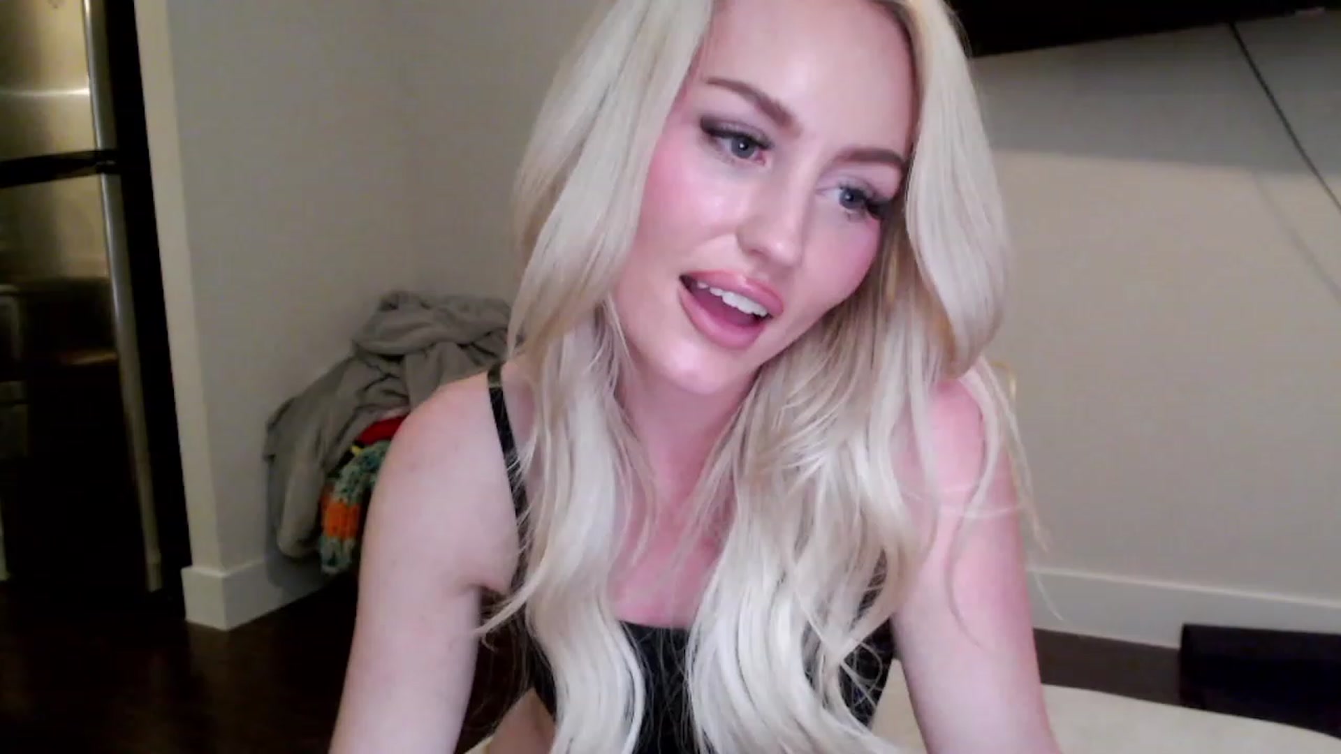 Gallery image thumbnail from Officialelsa's myfreecams stream on, 02/23/2023, 05:15 image 1 of 20