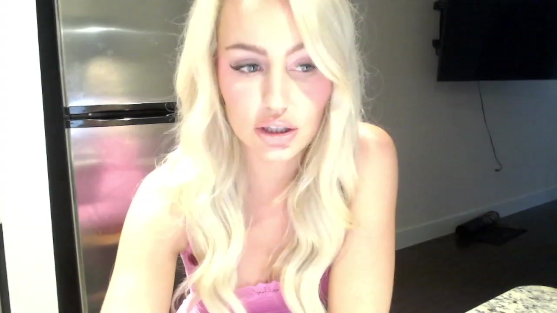Gallery image thumbnail from Officialelsa's myfreecams stream on, 02/25/2023, 23:26 image 4 of 20