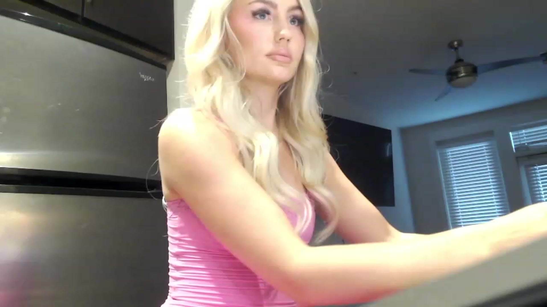 Gallery image thumbnail from Officialelsa's myfreecams stream on, 02/25/2023, 23:26 image 5 of 20