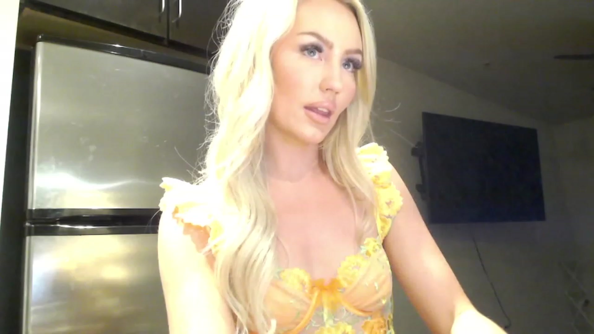 Gallery image thumbnail from Officialelsa's myfreecams stream on, 03/01/2023, 01:27 image 1 of 20