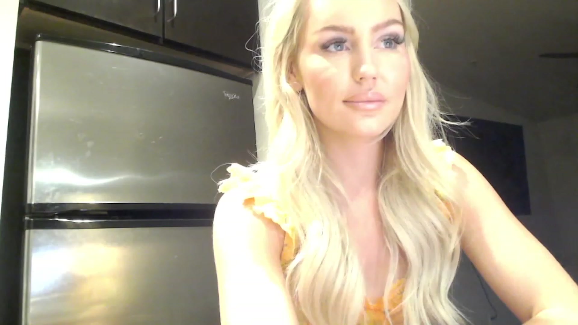 Gallery image thumbnail from Officialelsa's myfreecams stream on, 03/01/2023, 01:27 image 6 of 20