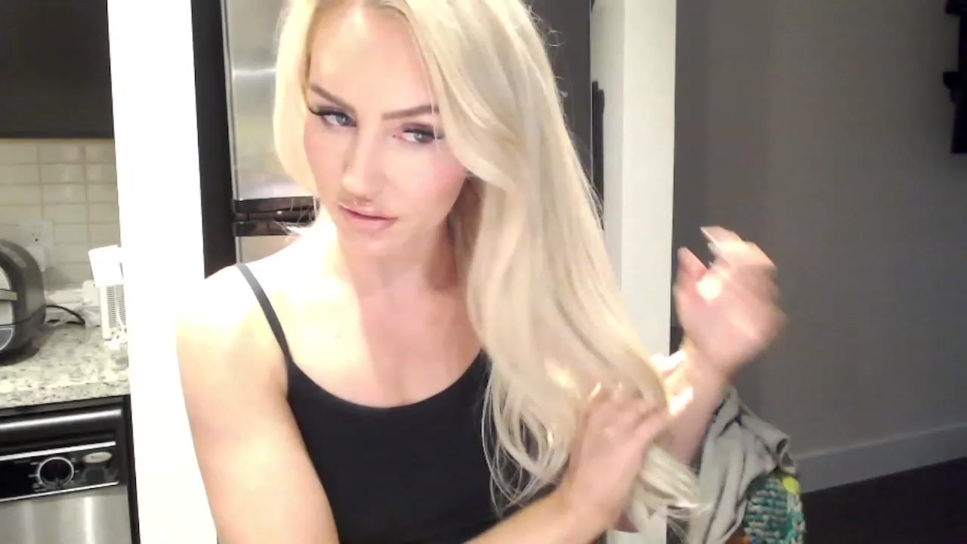 Gallery image thumbnail from Officialelsa's myfreecams stream on, 03/03/2023, 24:45 image 1 of 20