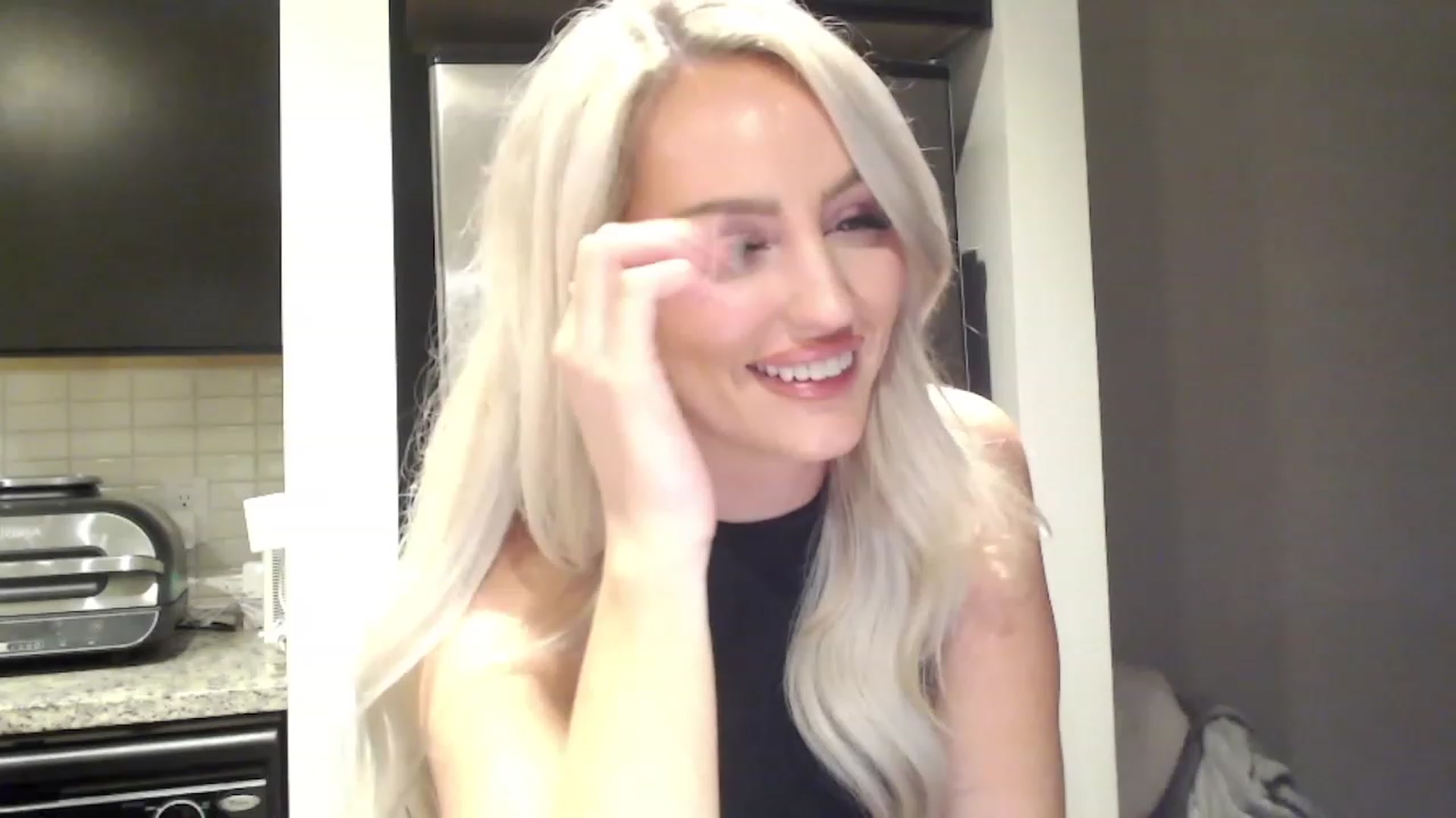 Gallery image thumbnail from Officialelsa's myfreecams stream on, 03/09/2023, 04:38 image 16 of 20