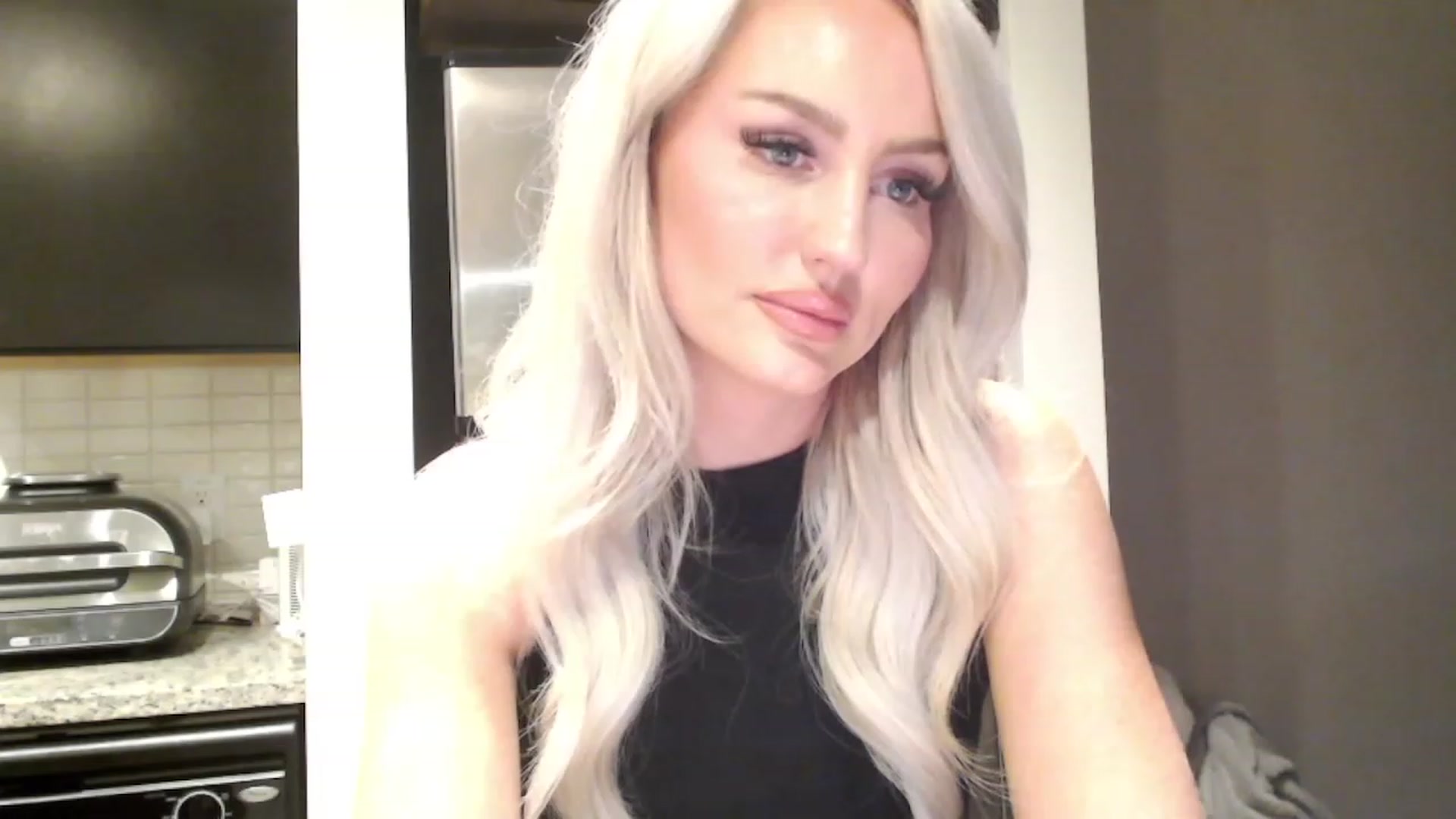 Gallery image thumbnail from Officialelsa's myfreecams stream on, 03/09/2023, 04:38 image 7 of 20