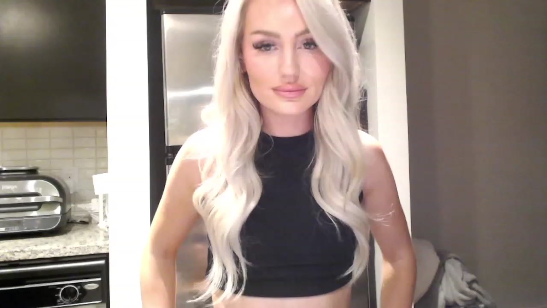 Gallery image thumbnail from Officialelsa's myfreecams stream on, 03/09/2023, 04:38 image 20 of 20
