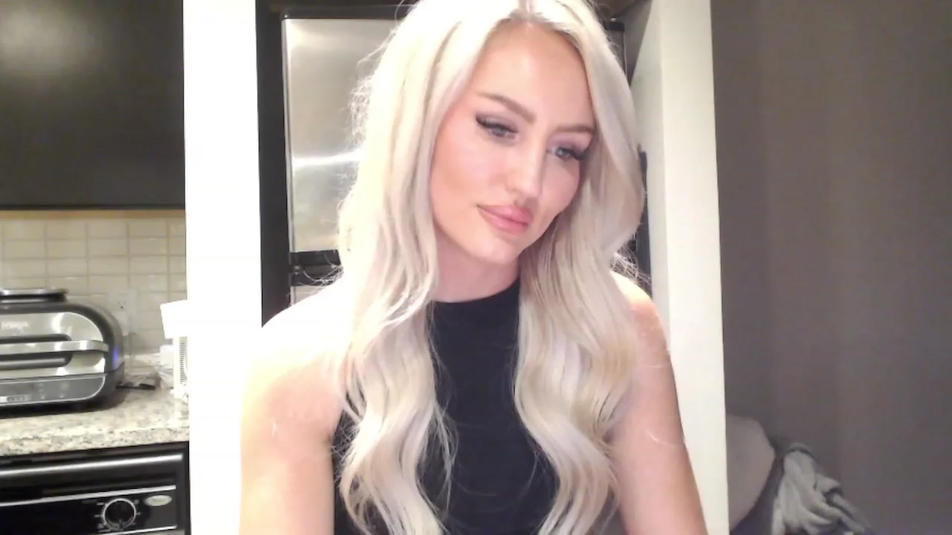 Gallery image thumbnail from Officialelsa's myfreecams stream on, 03/09/2023, 04:38 image 18 of 20