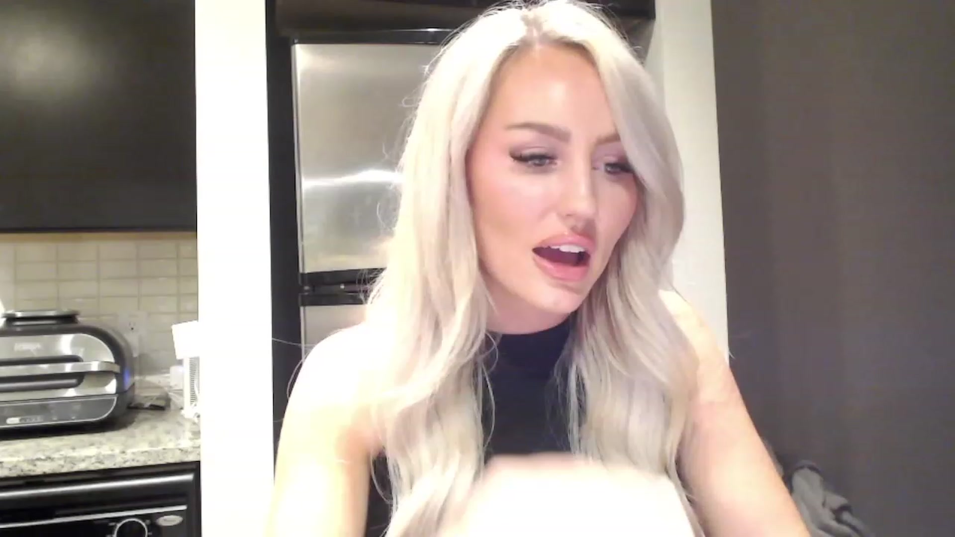 Gallery image thumbnail from Officialelsa's myfreecams stream on, 03/09/2023, 04:38 image 10 of 20