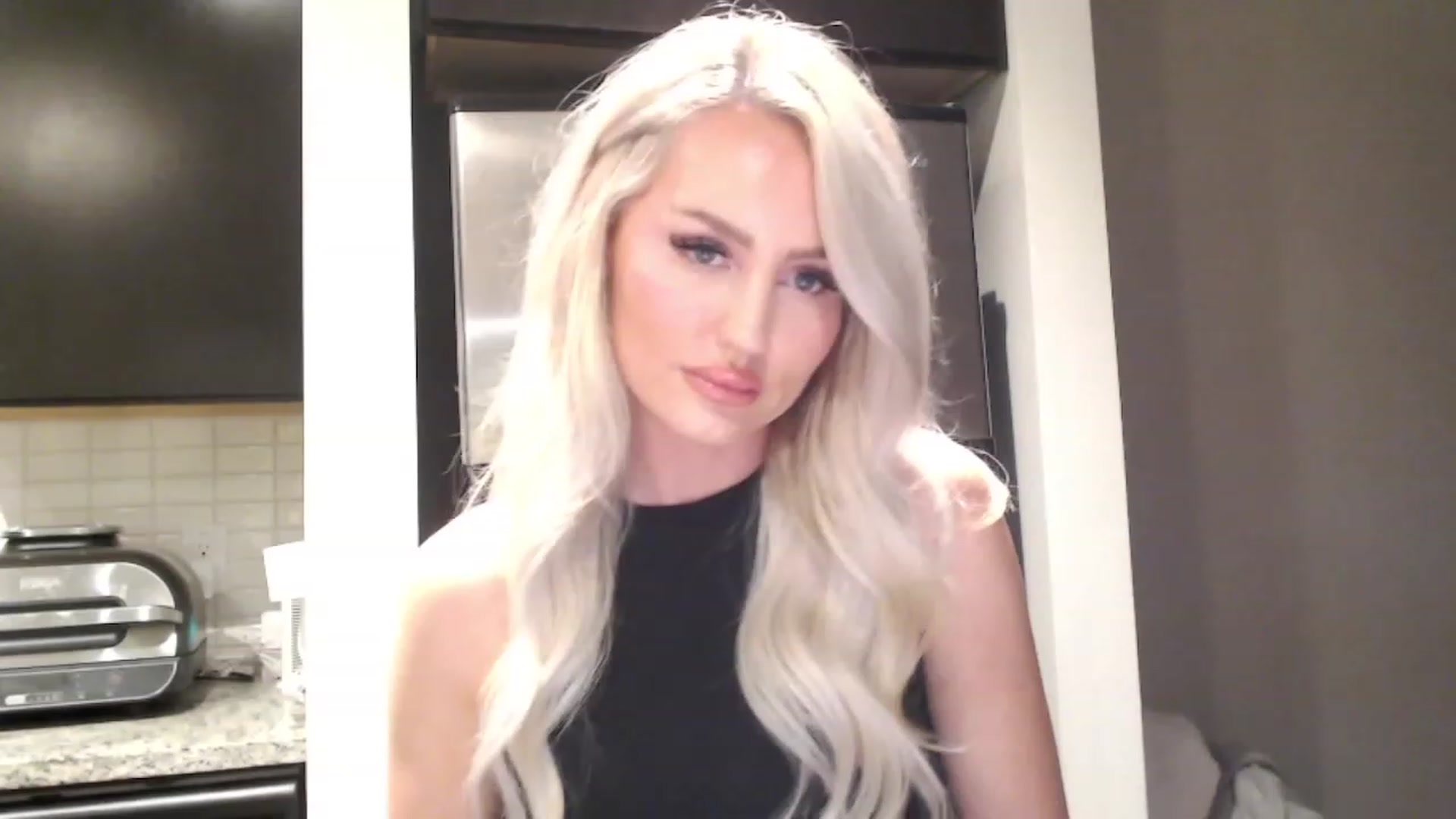 Gallery image thumbnail from Officialelsa's myfreecams stream on, 03/09/2023, 04:38 image 3 of 20