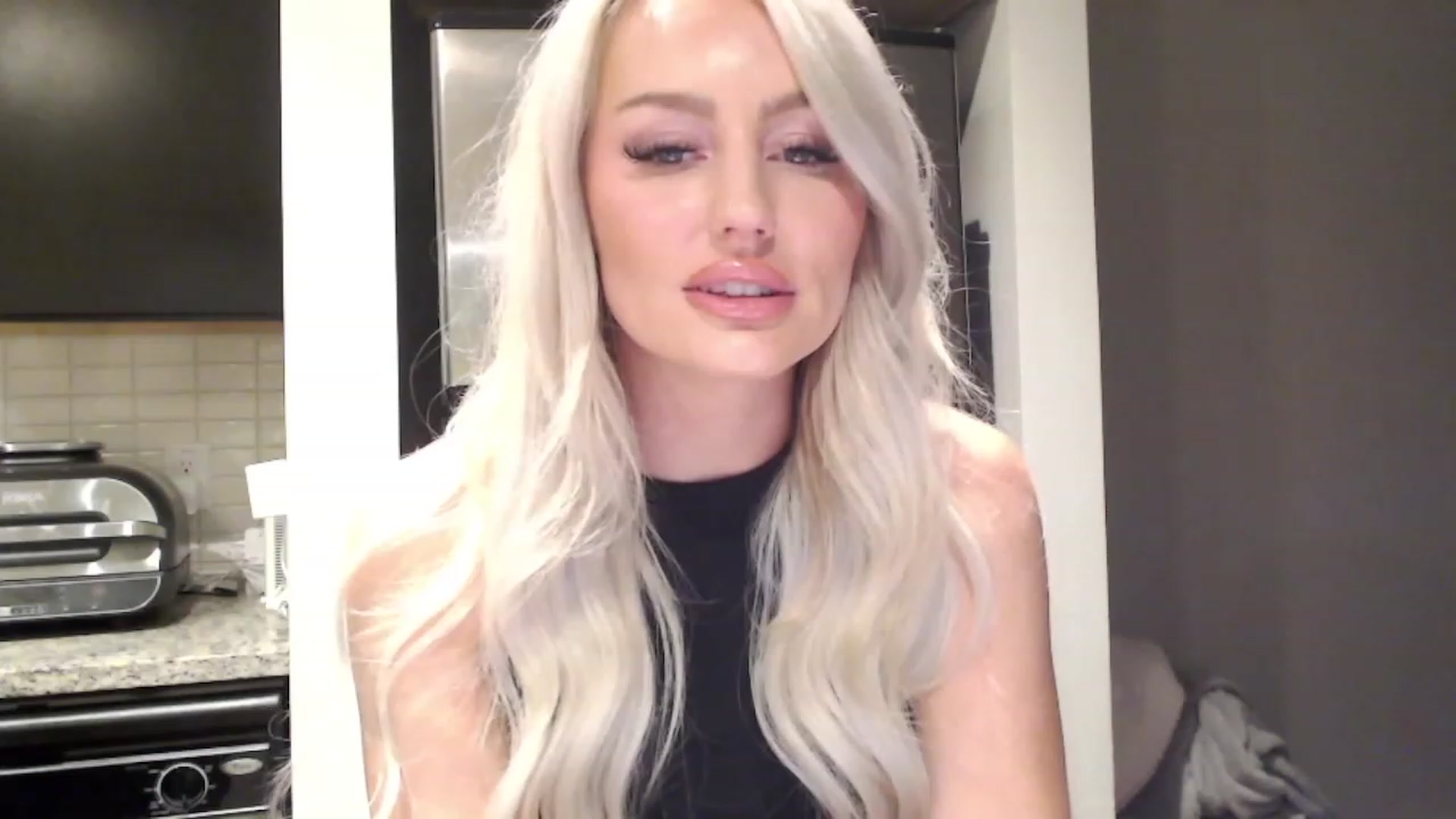 Gallery image thumbnail from Officialelsa's myfreecams stream on, 03/09/2023, 04:38 image 17 of 20