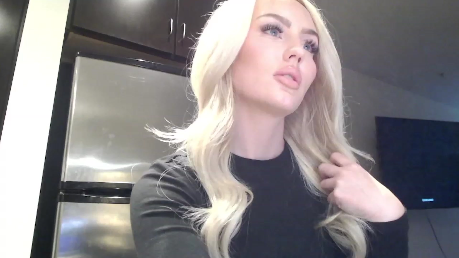 Gallery image thumbnail from Officialelsa's myfreecams stream on, 03/20/2023, 22:37 image 15 of 20