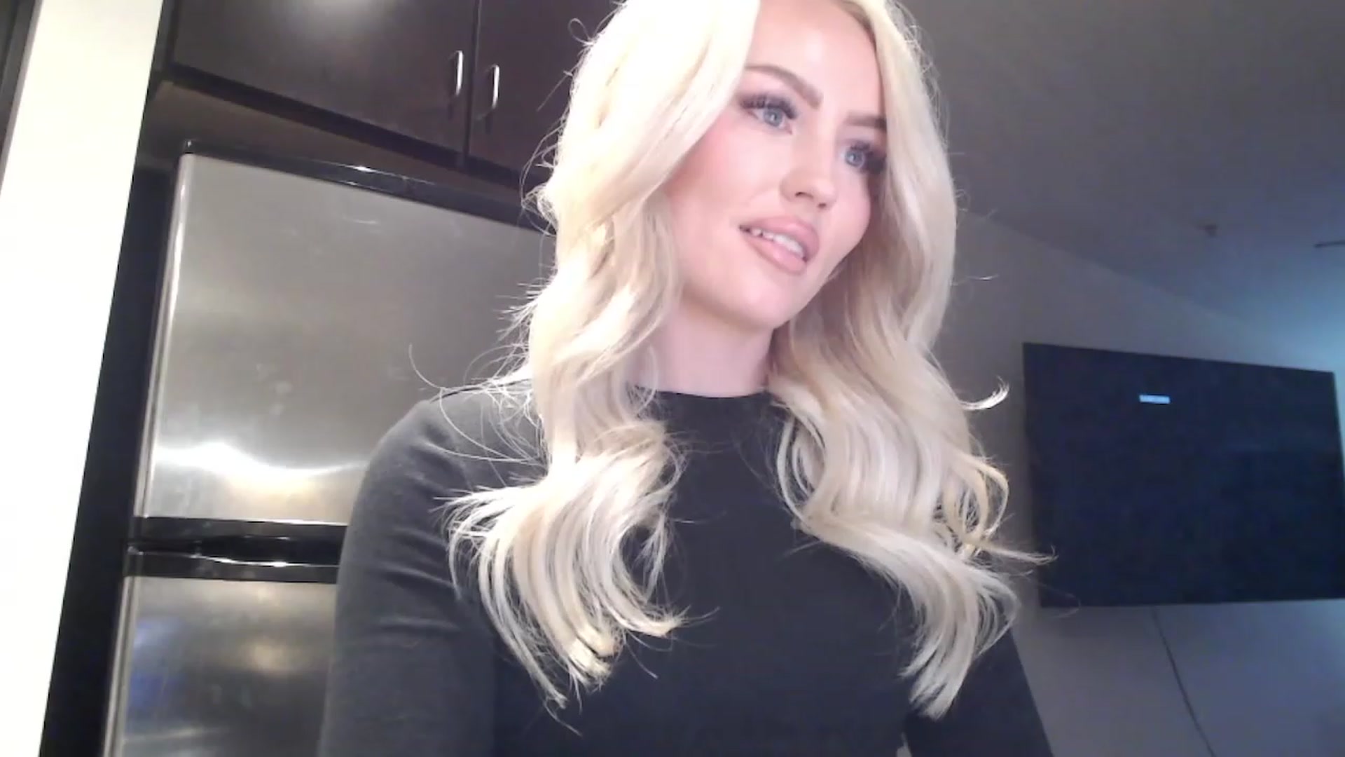 Gallery image thumbnail from Officialelsa's myfreecams stream on, 03/20/2023, 22:37 image 9 of 20