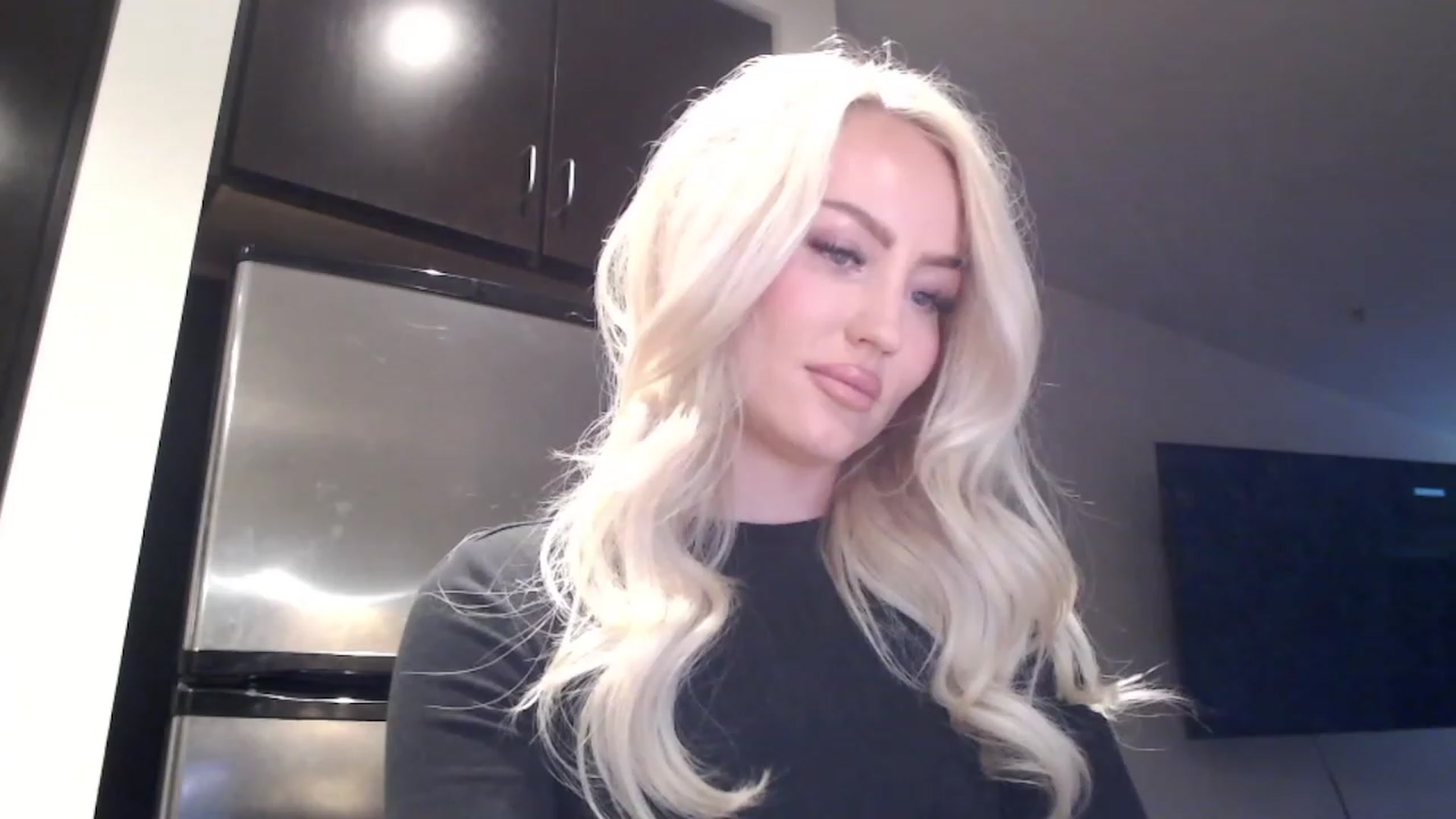 Gallery image thumbnail from Officialelsa's myfreecams stream on, 03/20/2023, 22:37 image 13 of 20