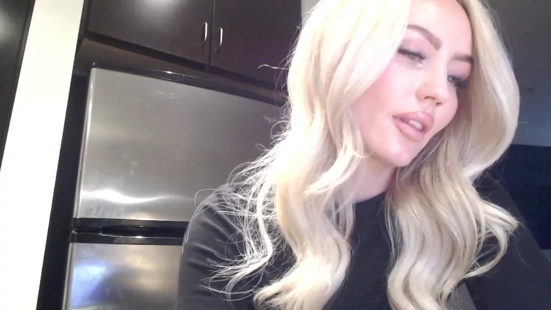 Gallery image thumbnail from Officialelsa's myfreecams stream on, 03/20/2023, 22:37 image 16 of 20