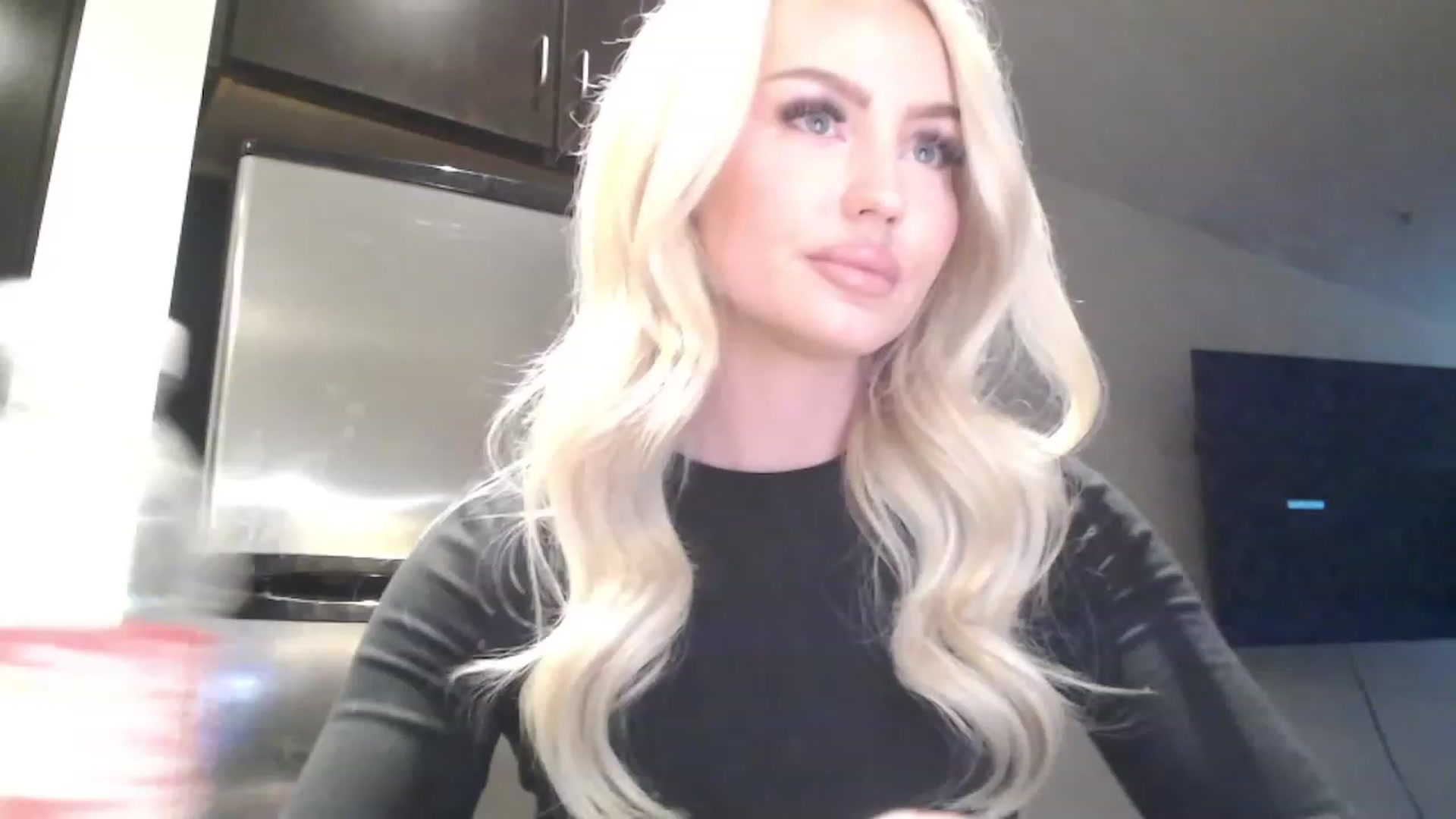 Gallery image thumbnail from Officialelsa's myfreecams stream on, 03/20/2023, 22:37 image 20 of 20