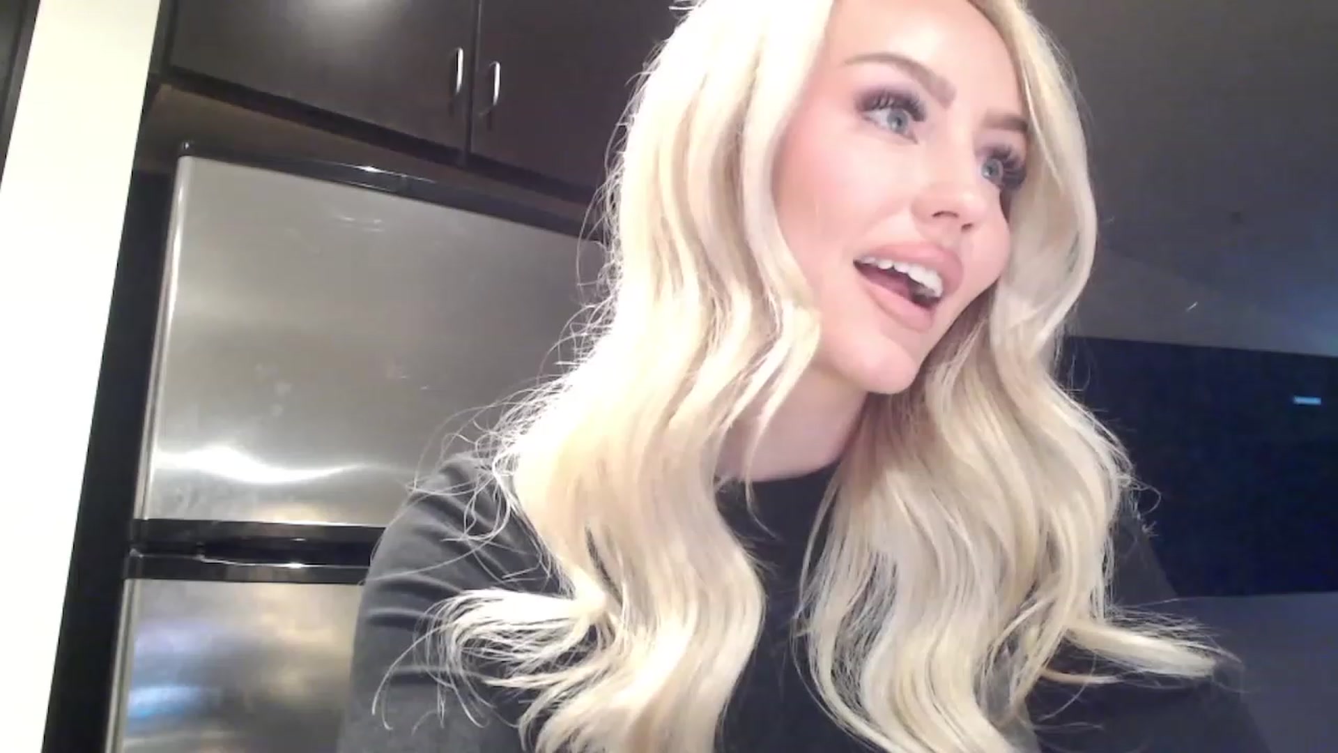 Gallery image thumbnail from Officialelsa's myfreecams stream on, 03/20/2023, 23:40 image 8 of 20