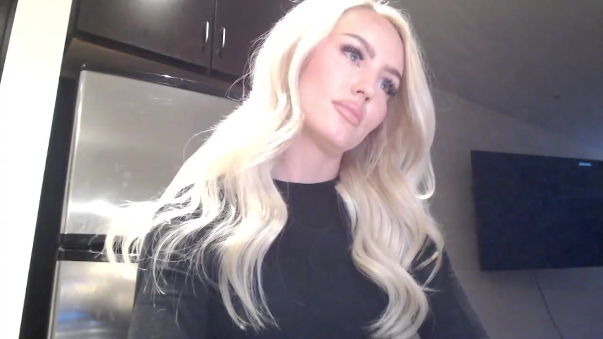 Gallery image thumbnail from Officialelsa's myfreecams stream on, 03/20/2023, 23:40 image 10 of 20