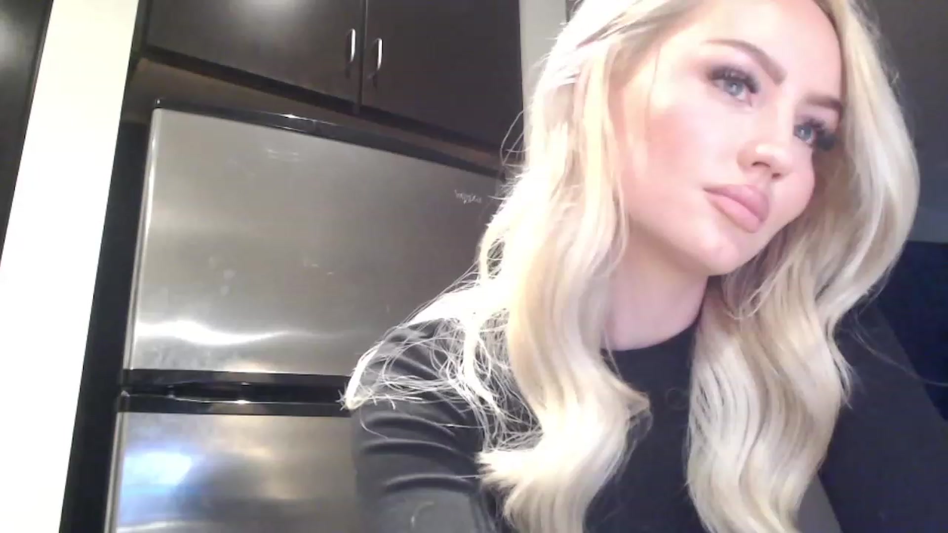 Gallery image thumbnail from Officialelsa's myfreecams stream on, 03/20/2023, 23:40 image 11 of 20