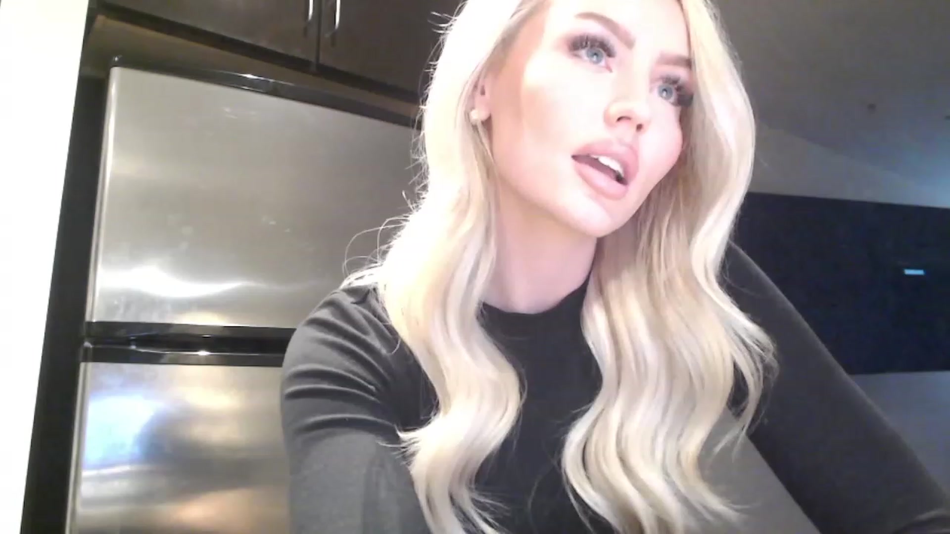 Gallery image thumbnail from Officialelsa's myfreecams stream on, 03/20/2023, 23:40 image 3 of 20