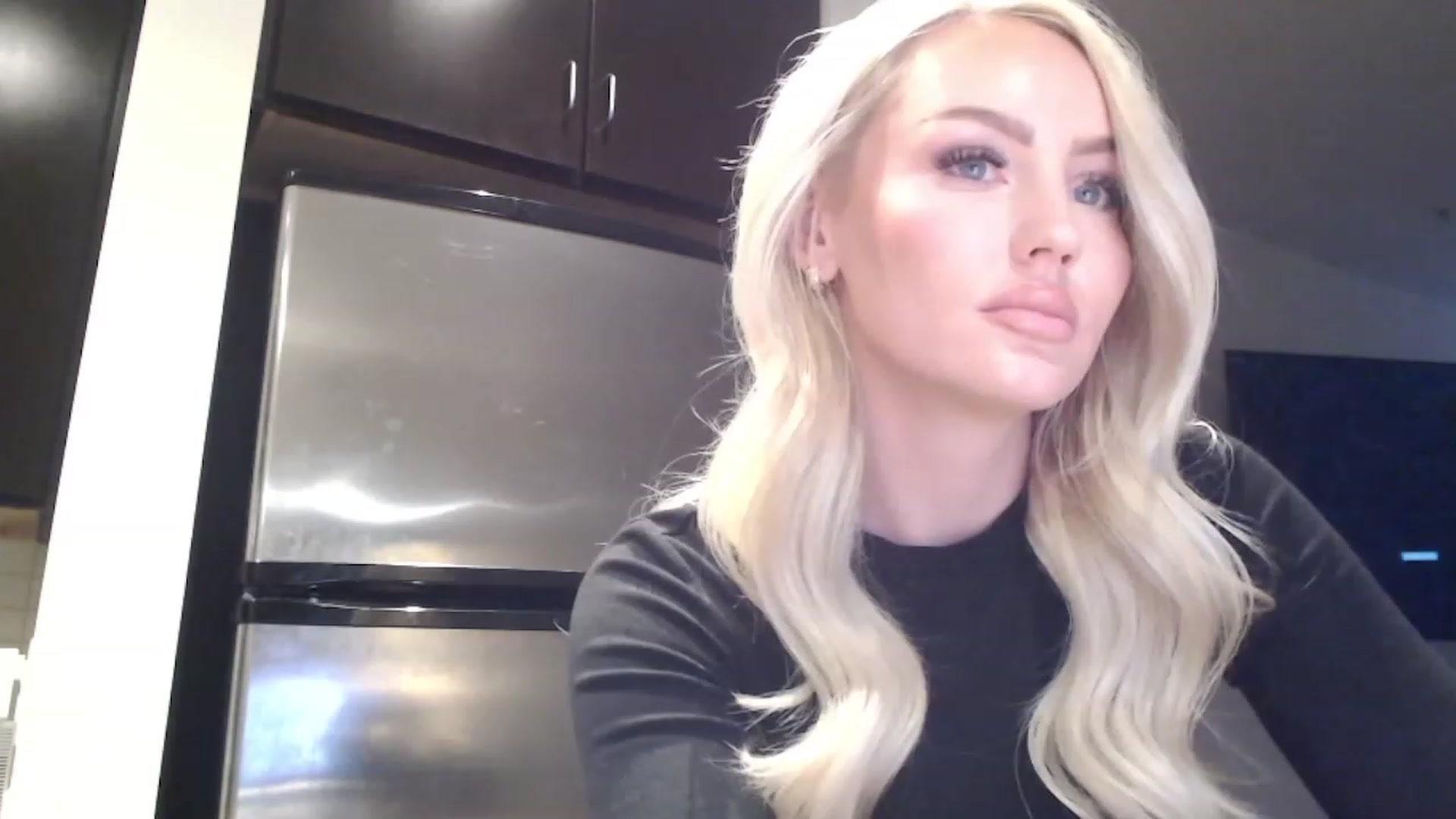 Gallery image thumbnail from Officialelsa's myfreecams stream on, 03/20/2023, 23:40 image 2 of 20