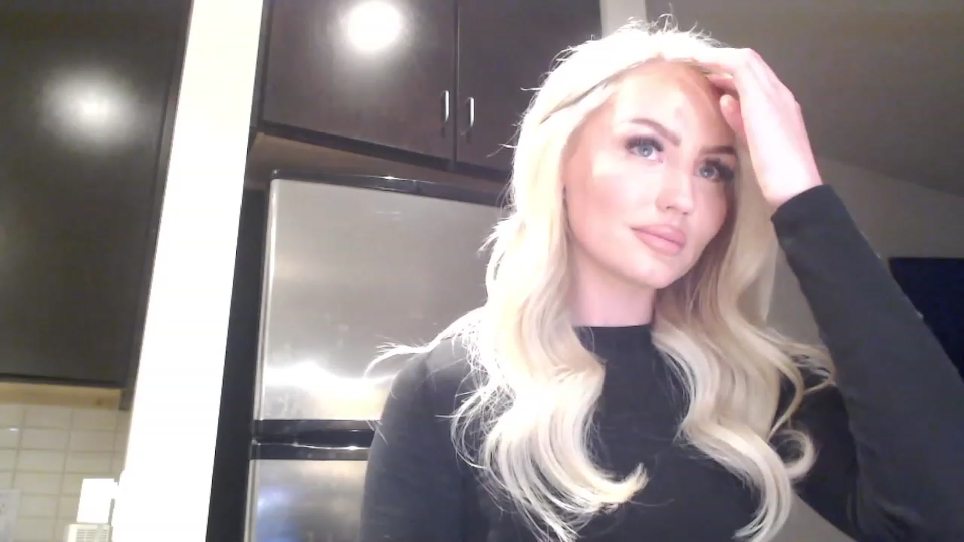Gallery image thumbnail from Officialelsa's myfreecams stream on, 03/20/2023, 23:40 image 17 of 20