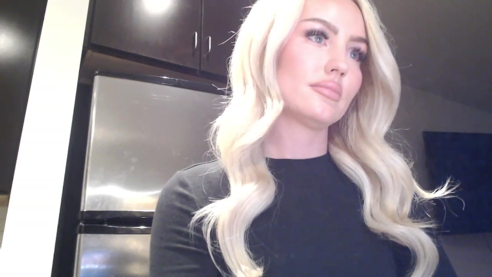 Gallery image thumbnail from Officialelsa's myfreecams stream on, 03/20/2023, 23:40 image 20 of 20