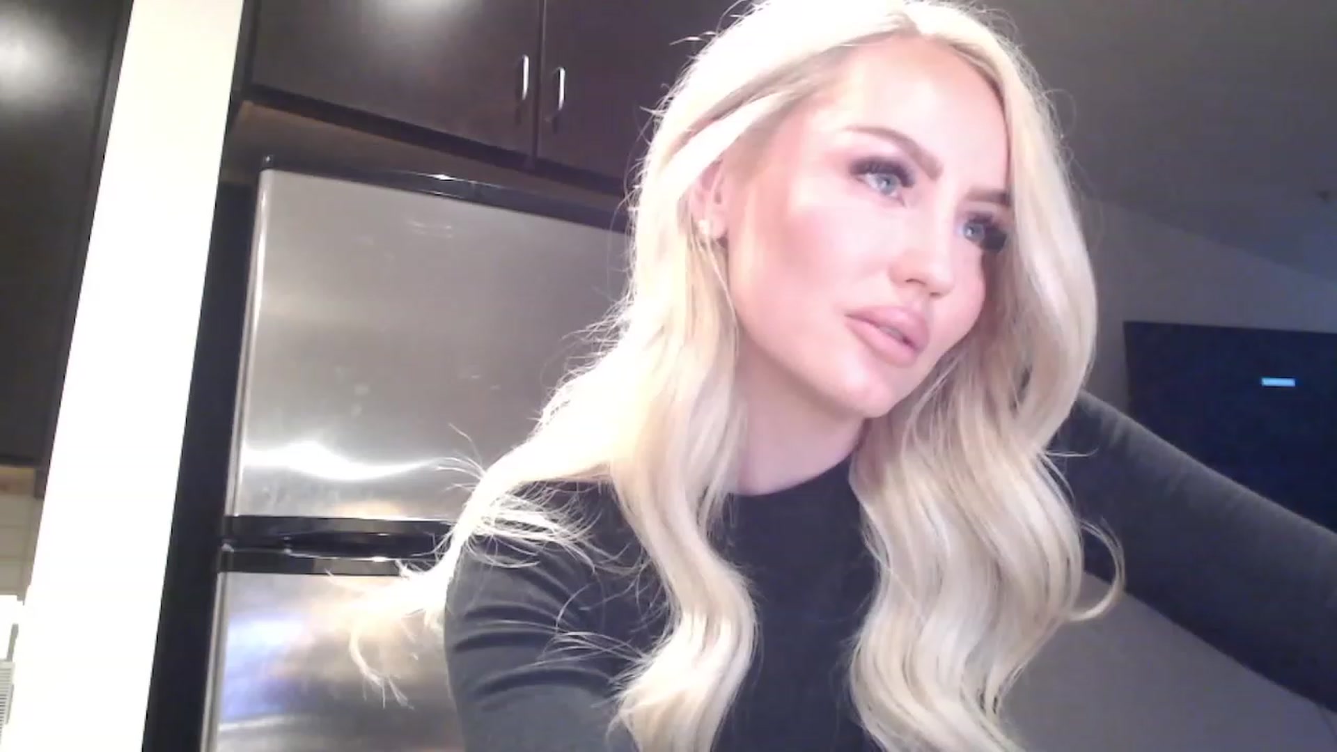 Gallery image thumbnail from Officialelsa's myfreecams stream on, 03/20/2023, 23:40 image 1 of 20