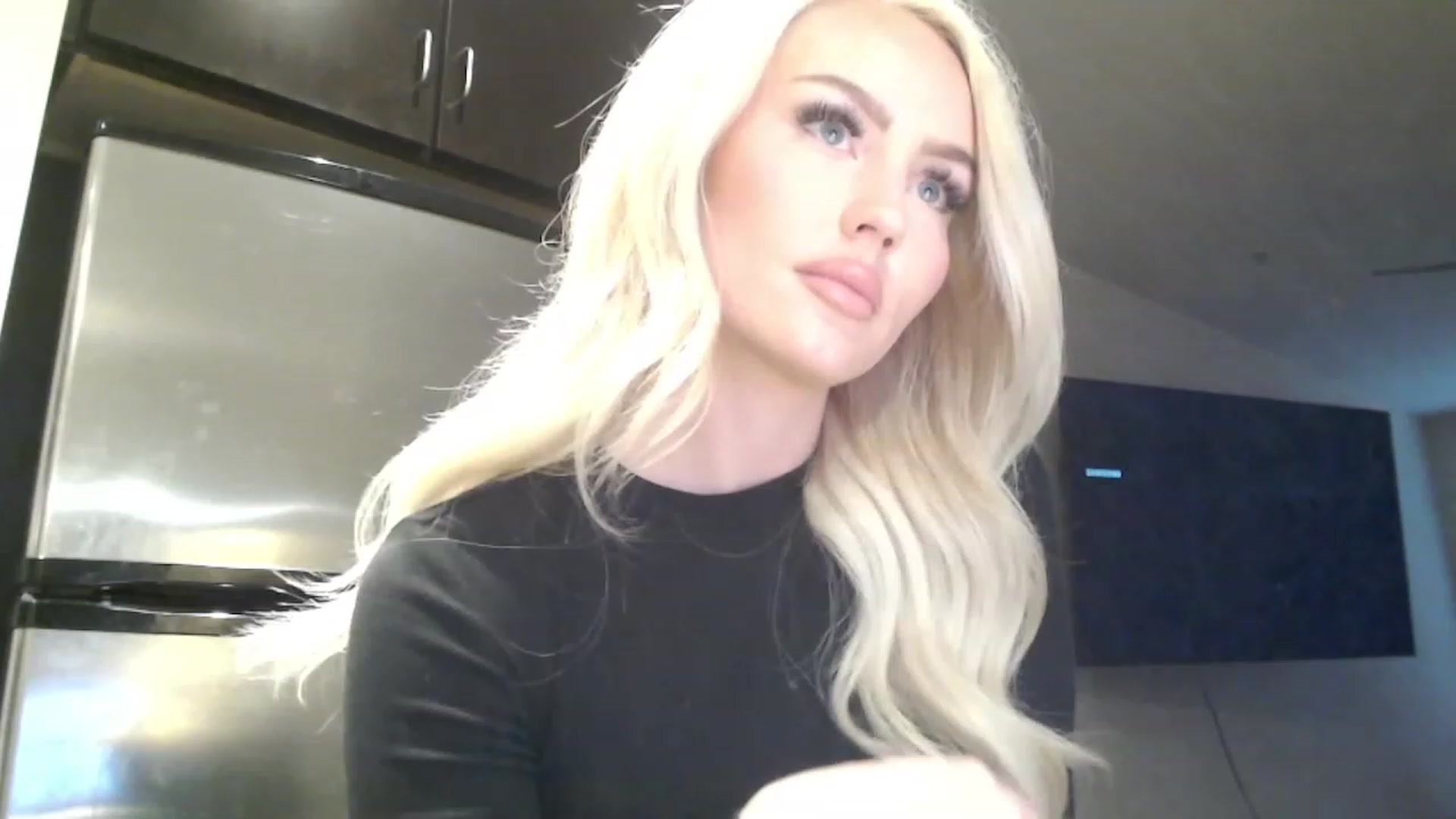 Gallery image thumbnail from Officialelsa's myfreecams stream on, 03/20/2023, 23:40 image 14 of 20