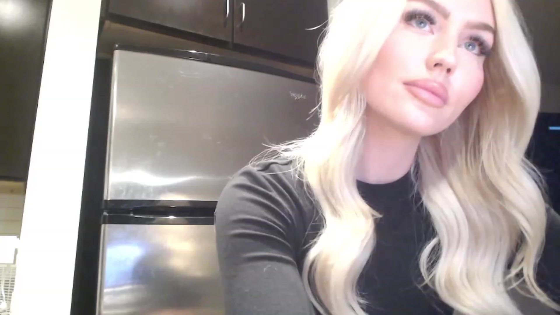 Gallery image thumbnail from Officialelsa's myfreecams stream on, 03/21/2023, 24:10 image 12 of 20