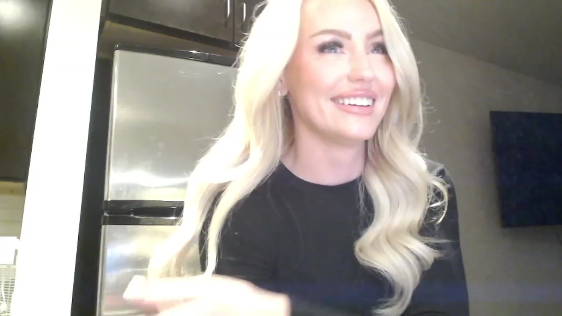 Gallery image thumbnail from Officialelsa's myfreecams stream on, 03/21/2023, 24:10 image 18 of 20